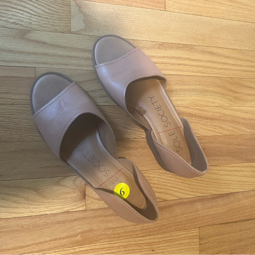 Taupe “Sole Society” peep toe shoes